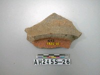 藏品(紅灰色夾砂陶器底部殘件)的圖片